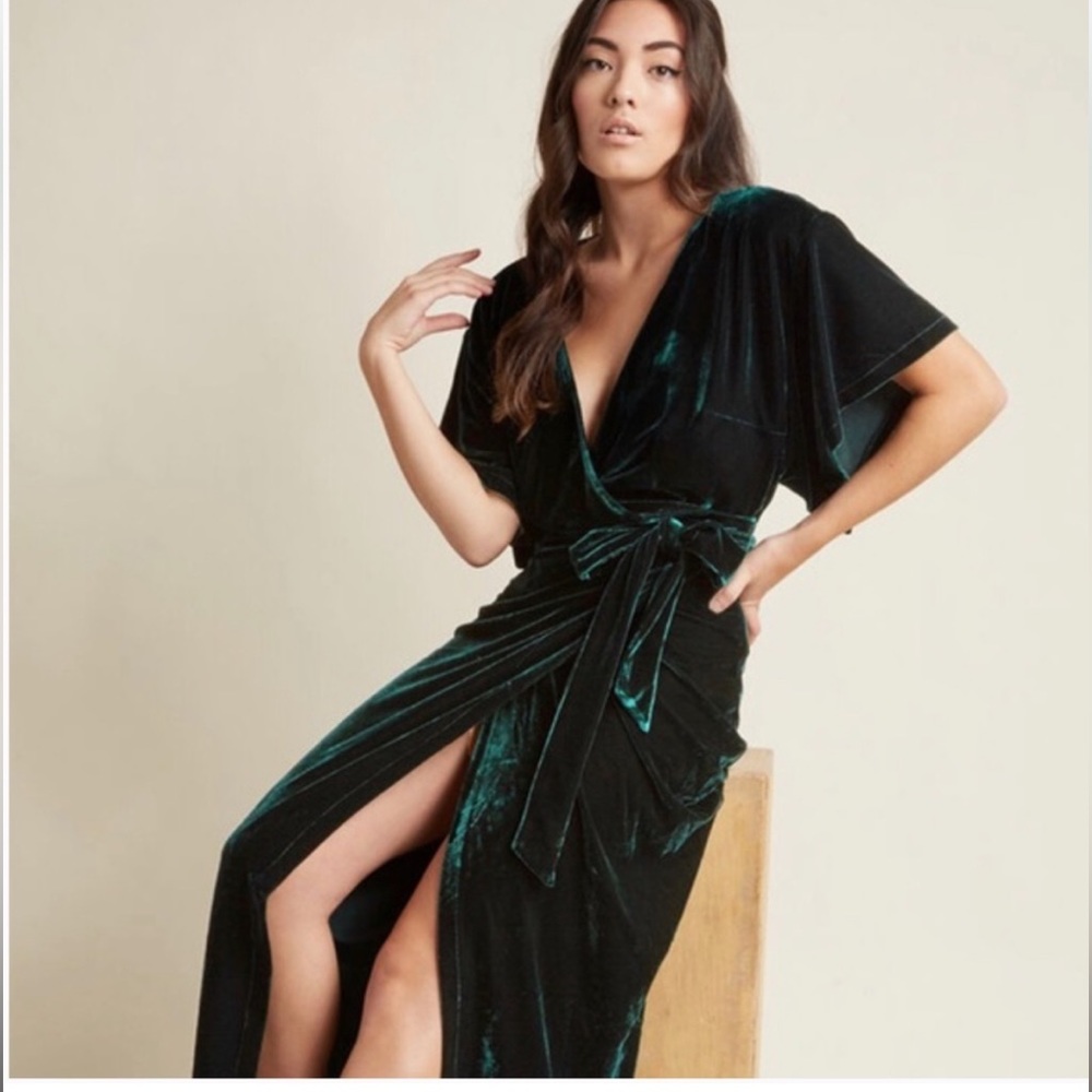 Collectif vintage London green velvet maxi dress, size large.